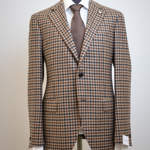  Il Nero Riscritto: Giacca Sartoriale con Micro-Texture